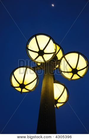 街路灯夜