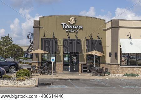 Kokomo - Circa August 2021: Panera Bread Retail Location. Panera Is A Chain Of Fast Casual Restauran