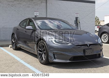 Indianapolis - Circa August 2021: Tesla Model S Ev Electric Vehicle On Display. Tesla Products Inclu