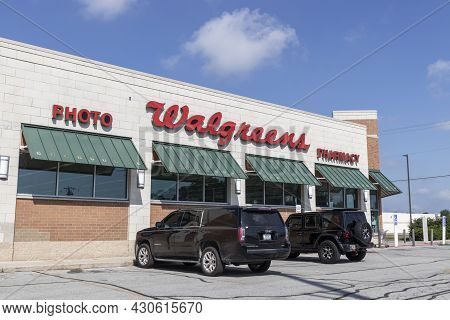 Kokomo - Circa August 2021: Walgreens Pharmacy And Goods Location. Walgreens Operates As The Second-