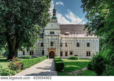 Chateau Doudleby Nad Orlici,czech Republic.renaissance Castle With Graffito Facade Surrounded By Eng