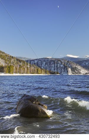 Teletskoe Lake, Which Does Not Freeze In Winter. Blue Water And Sky On A Sunny Morning, Stone In The