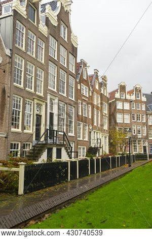 Amsterdam, Netherlands - Nov 28, 2019 : View Of The Internal Courtyard Of Begijnhof In Amsterdam, Ne