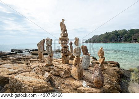 The Rock Beach : Beautiful Tropical Island Rock Beach - Khao Laem Ya-mu Ko Samet National Park Thail