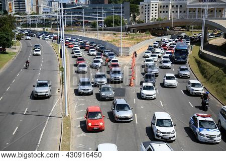 Vehicle Traffic In Salvador