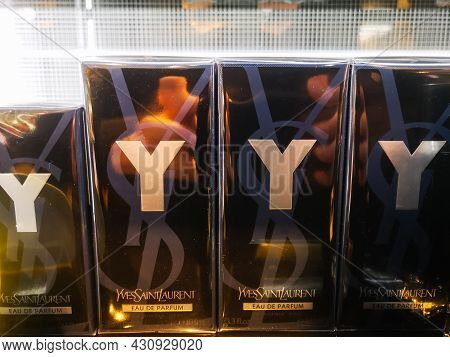 Mens Perfumery Yves Saint Laurent Y Eau De Parfum In 100ml Packs In The Store 22.02. 2021 In Russia,