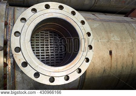 Heat Exchanger Internal Structure. Bump At Entrance Of Liquid Phase Into Inter Tube Space Of Shell A