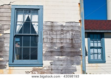 Yıpranmış ev ve Windows