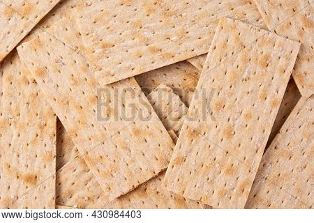 Traditional Matzah Bread Background. Tradicional Comida Judía Elaborado Con Harina Y Agua.