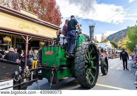 Arrowtown, New Zealand - April 23,2016 : There Is Parade Event During The Arrowtown Autumn Festival