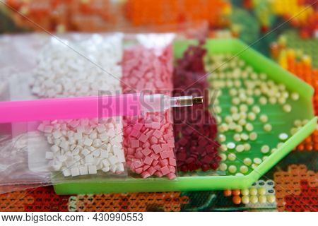 Preparation Of Container, Pen And Acrylic Rhinestones Before The Beginning Of Work On The Diamond Pa