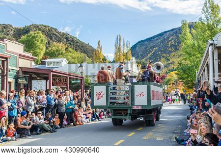 Arrowtown, New Zealand - April 23,2016 : There Is Parade Event During The Arrowtown Autumn Festival