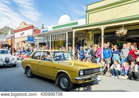 Arrowtown, New Zealand - April 23,2016 : There Is Parade Event During The Arrowtown Autumn Festival