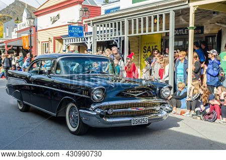 Arrowtown, New Zealand - April 23,2016 : There Is Parade Event During The Arrowtown Autumn Festival