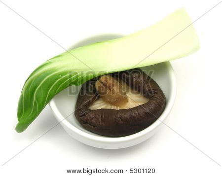 Shiitake e Pak Choi In una ciotolina di porcellane