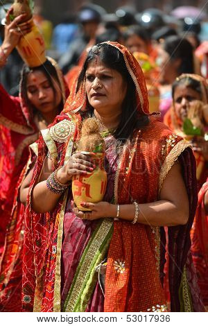 Crowd of Hindu people during a religious festivity