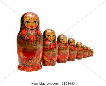 แถวของตุ๊กตาเนสติ้ง Babushka รัสเซียแยกต่างหาก