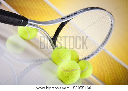 Tennis racket with tennis