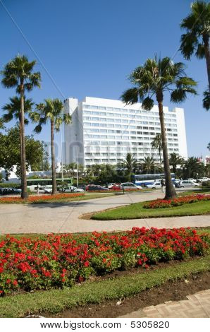 Parque con flores Casablanca Marruecos