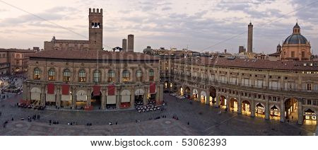 A panoramic view of main square - bologna