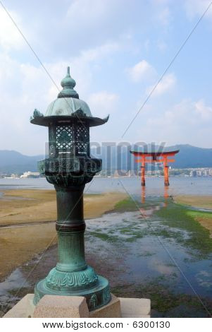 De drijvende Torii Miyajima, Japan