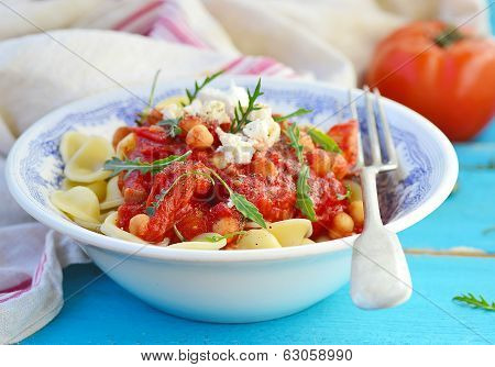 Pasta With Tomato And Chickpea Sauce