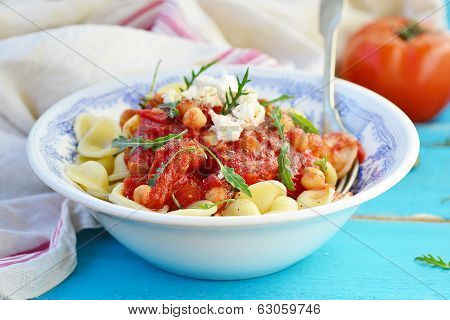 Pasta With Tomato And Chickpea Sauce