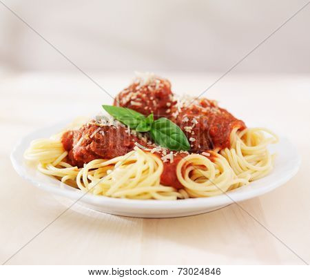 spaghetti and meatballs on empty table