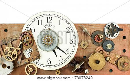 Steampunk isoltaed clock mechanism