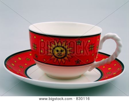 赤のボーン チャイナ茶碗と受け皿