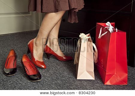 Beine, Damen Schuhe und Taschen