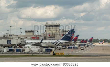 Delta Planes In Atlanta Airport
