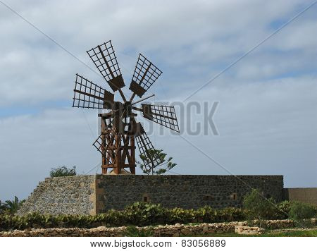 A wooden mill with six wings