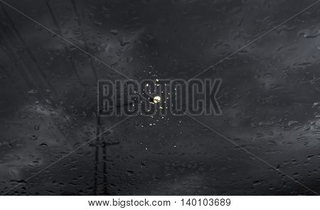 Drops of water after rain stuck on the glass my car. So I pick up the camera to shoot pictures.