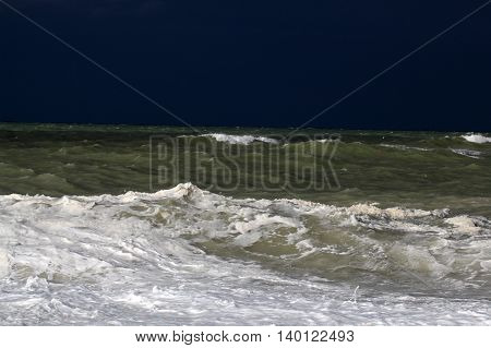 Stormy sea with waves und a dark blue sky.