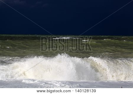 Stormy sea with waves und a dark blue sky.