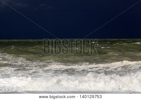 Stormy sea with waves und a dark blue sky.