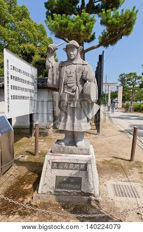 AKO JAPAN - JULY 18 2016: Statue of Oishi Kuranosuke (Yoshio) leader of famous 47 ronins in the Oishi Shrine. Shrine is dedicated to 47 loyal samurais and is located on the grounds of Ako Castle