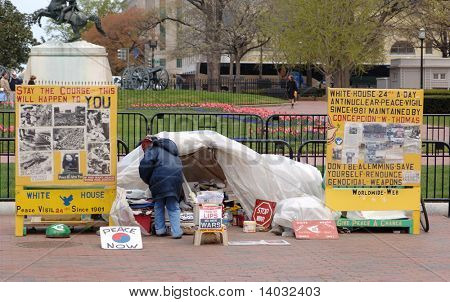 Peacenik demonstrant i Washington DC vid Vita huset