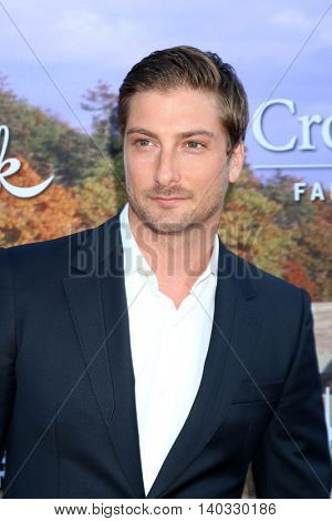 LOS ANGELES - JUL 27:  Daniel Lissing at the Hallmark Summer 2016 TCA Press Tour Event at the Private Estate on July 27, 2016 in Beverly Hills, CA