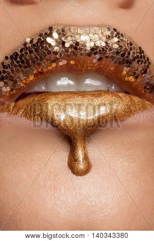 Creative Make Up Of Gold Liquid Lips