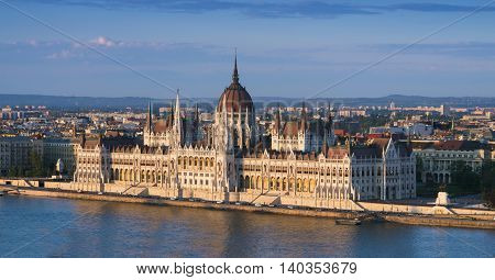 budapest river chain szechenyi view magyar dusk parliament