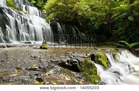 Purakanui Falls Catlins bölgesinin Güney Otago