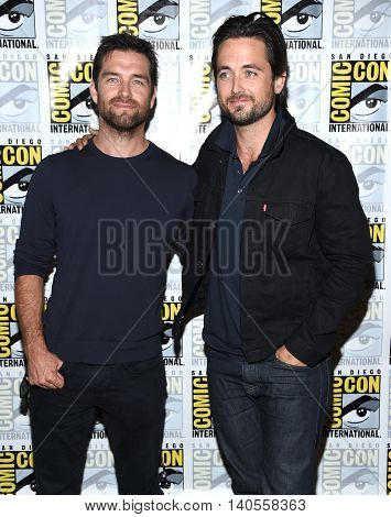 LOS ANGELES - JUL 22:  Antony Starr & Justin Chatwin arrives to the Comic Con 2016 - CBS PhotoCall on July 22, 2016 in San Diego, CA                