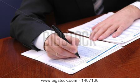 Uomo d'affari legge finanziaria relazione 4