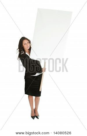 Alegres empresarias que presenta el tablero vacío