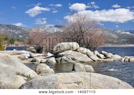 Rivage rocheux