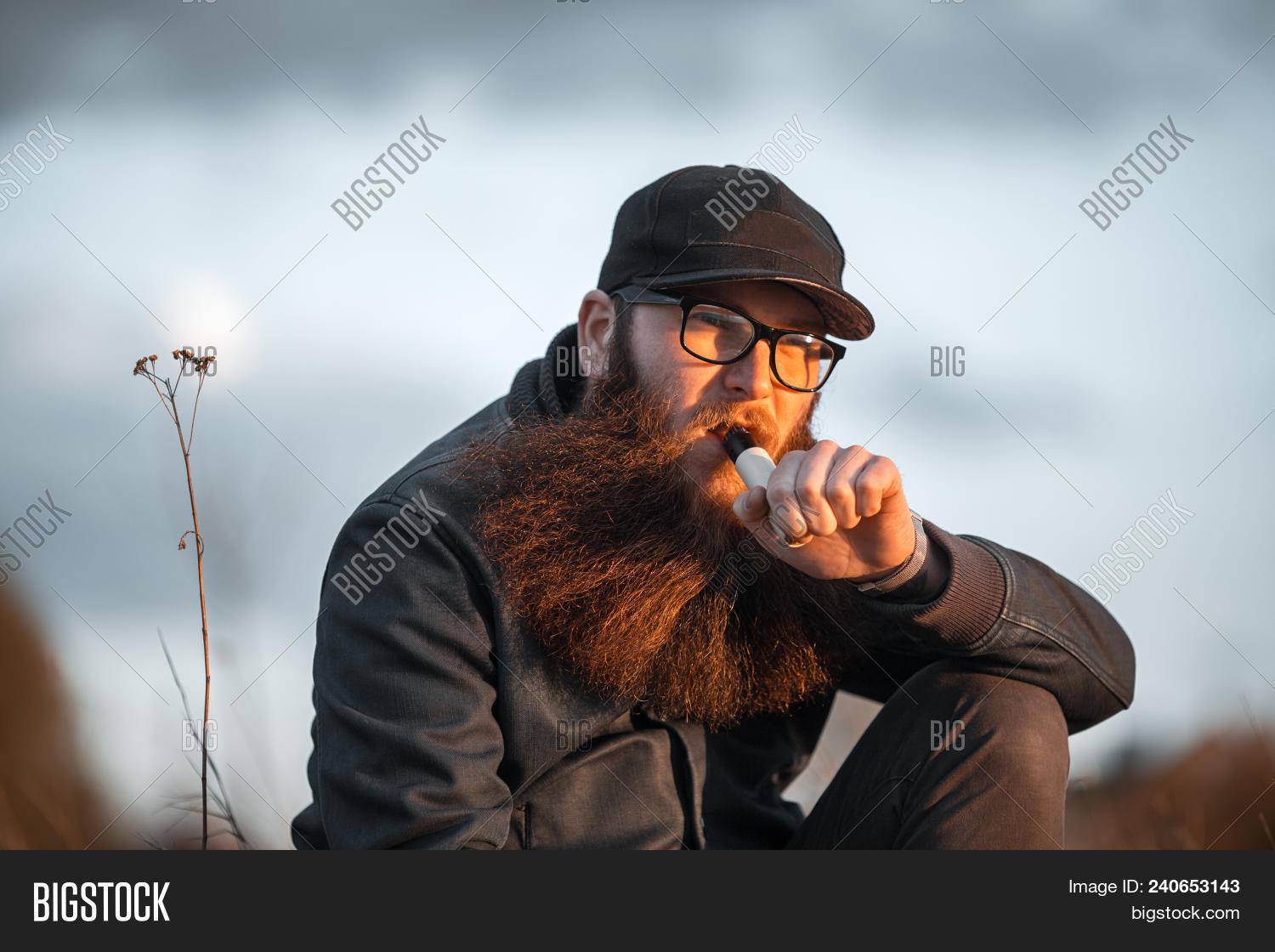 vape bearded man real