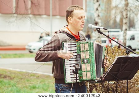 Russia, Siberia, Novokuznetsk - May 9, 2017: Musicians Sing Songs On The Street On Victory Day