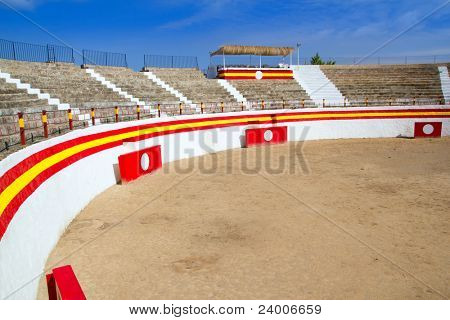Alcudia Mallorca plaza de Toros-tyrefægterarena under blå himmel i Spanien Baleariske Øer